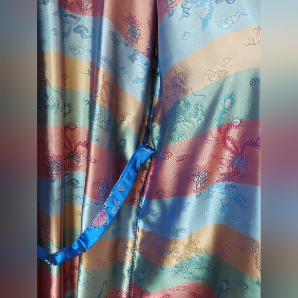 Vintage Japanese Kimono Blue Silk Metaliic Gold Dragons and Flowers Robe - Picture 9 of 10